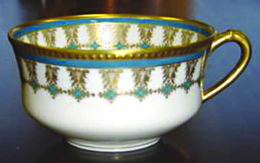 Schleiger 990 Footed Cup & Saucer Set by Haviland-1