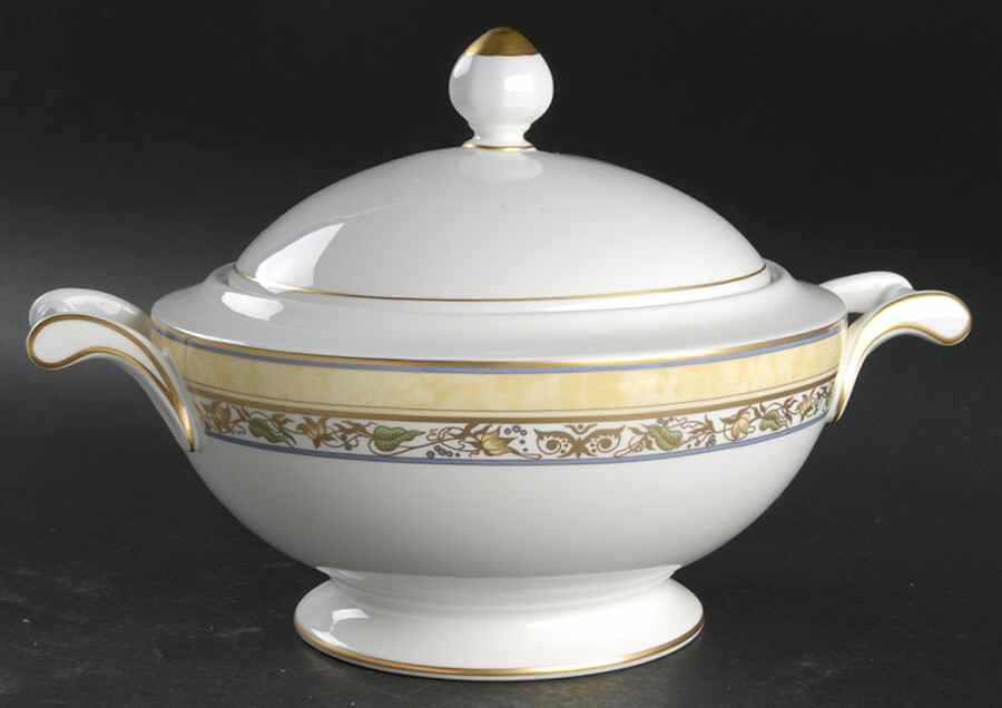 Villa Cannes Round Covered Vegetable by Heinrich - H&C-1