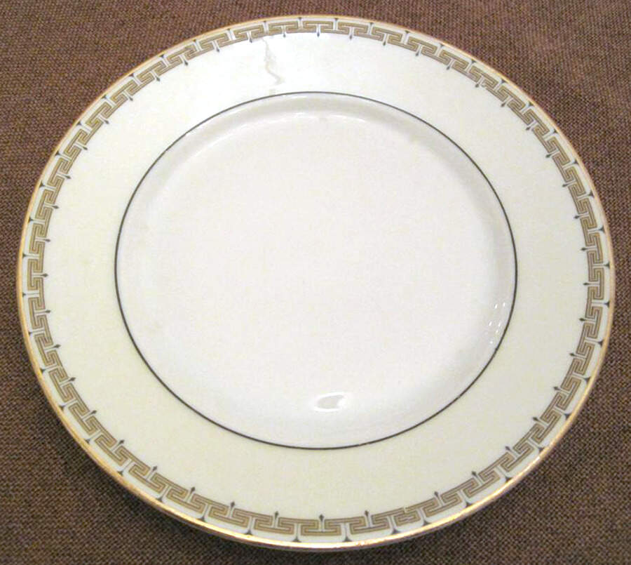 HUT910 Dinner Plate by Hutschenreuther-1