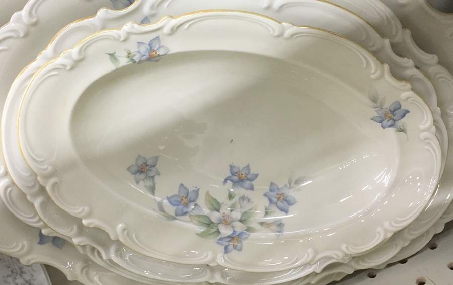 HUT914 12" Oval Serving Platter by Hutschenreuther-1