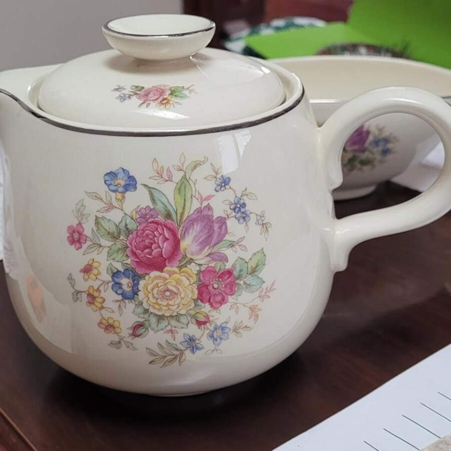 HLC2048 Teapot & Lid by Homer Laughlin -1