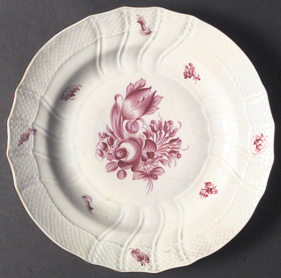 HER27 Dinner Plate by Herend-1