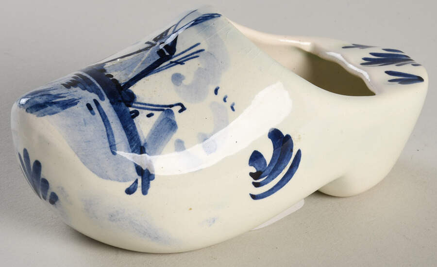 Delfts Blue Figural Ashtray by Holland-1