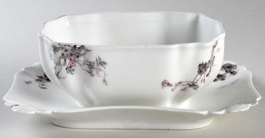 Schleiger 1152-7 Sauce Boat with Attached Underplate No Lid by Haviland-1