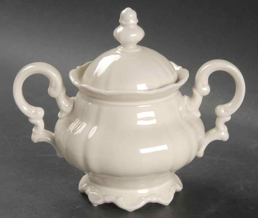 Sylvia (Off White, No Trim) Sugar Bowl & Lid by Hutschenreuther-1
