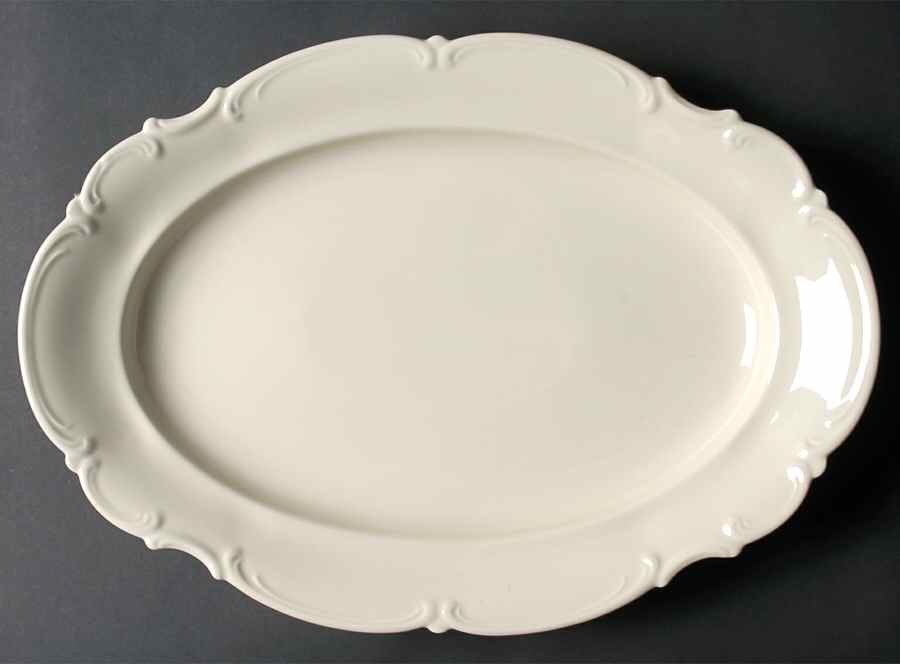 Sylvia (Off White, No Trim) 15" Oval Serving Platter by Hutschenreuther-1