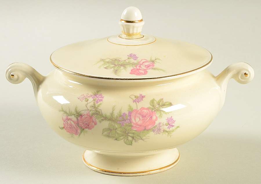 Heather Rose (Eggshell Nautilus) Sugar Bowl & Lid by Homer Laughlin -1