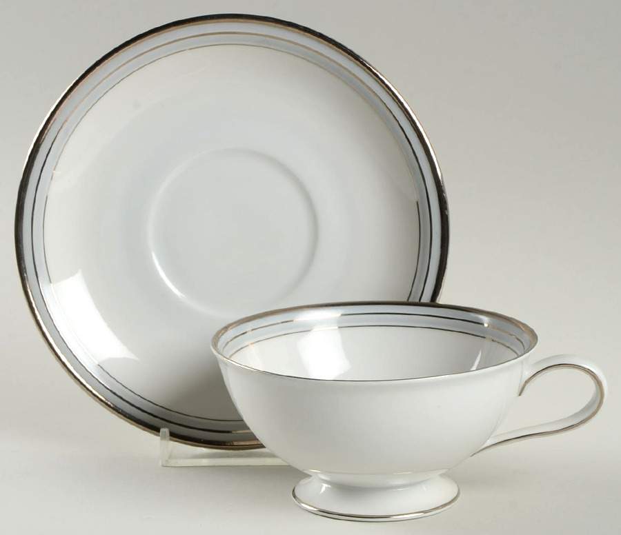 8444 (Coupe) Footed Cup & Saucer Set by Hutschenreuther-1