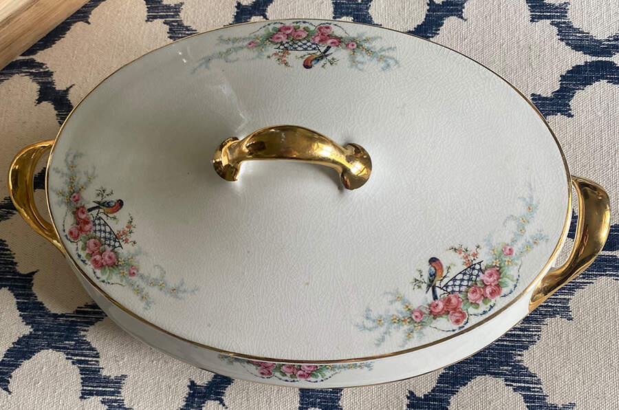 E6904 Oval Covered Vegetable by Homer Laughlin -1