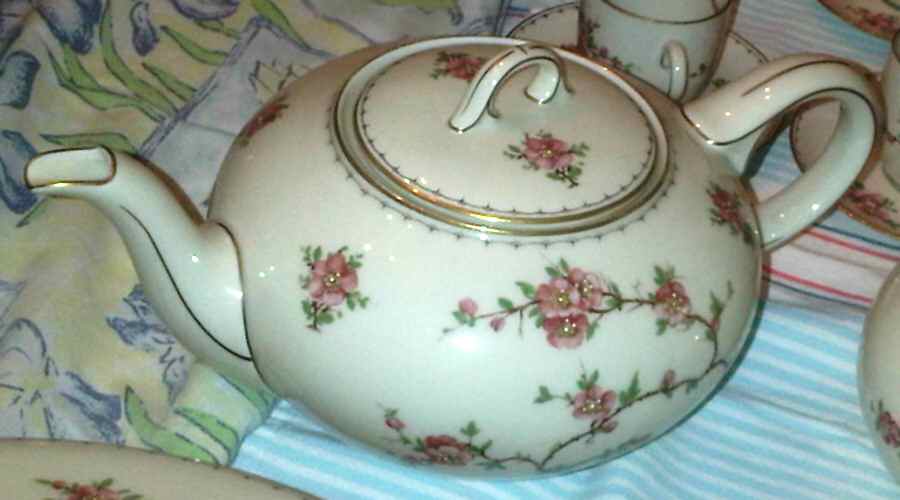 71770 Teapot & Lid by Hutschenreuther-1