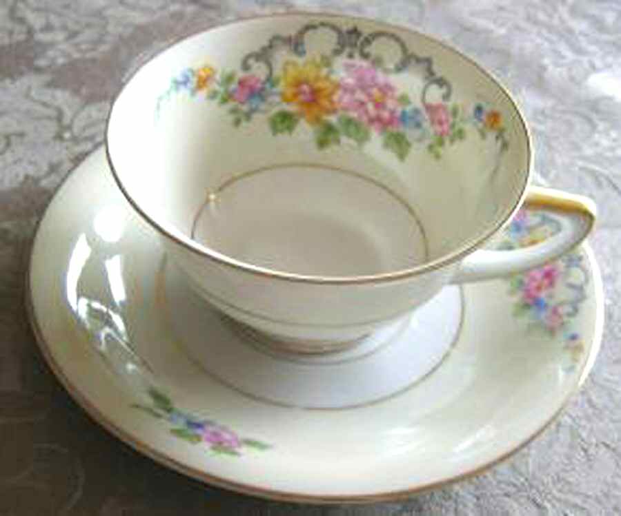 HC704 Footed Cup & Saucer Set by Heinrich - H&C-1
