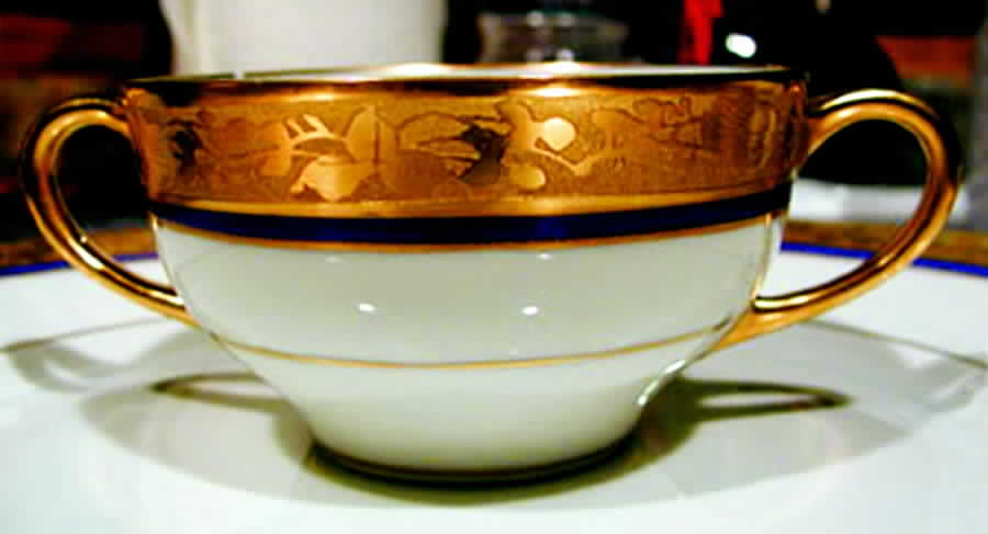 HUT968 Flat Cream Soup Bowl by Hutschenreuther-1