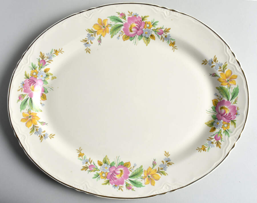 Spring Wreath 15" Oval Serving Platter by Homer Laughlin -1