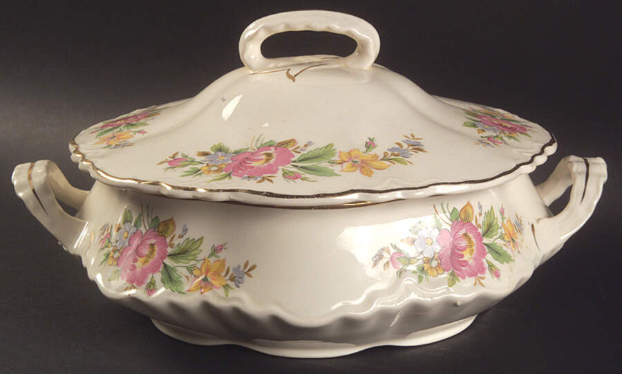 Spring Wreath Round Covered Vegetable by Homer Laughlin -1