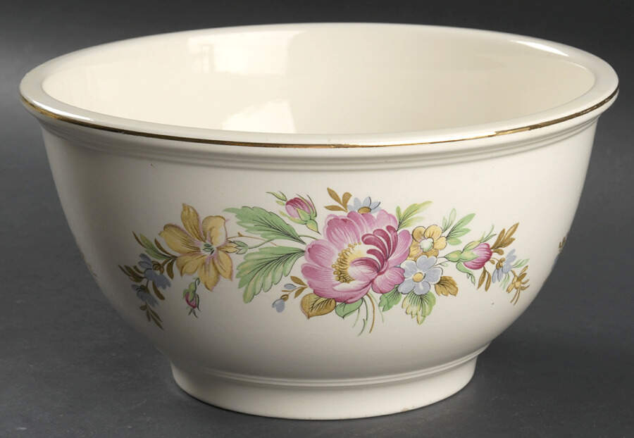 Spring Wreath 8" Mixing Bowl by Homer Laughlin -1