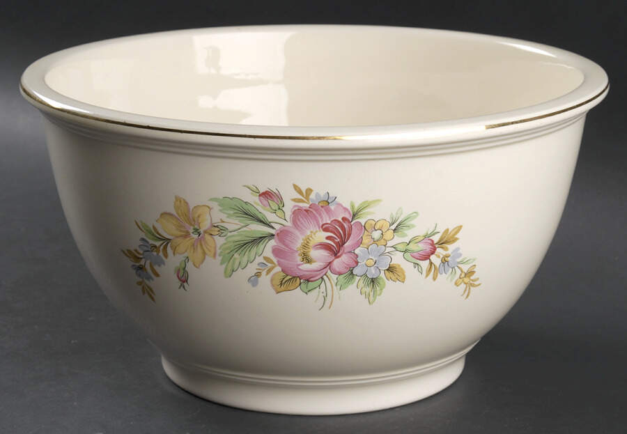 Spring Wreath 10" Mixing Bowl by Homer Laughlin -1