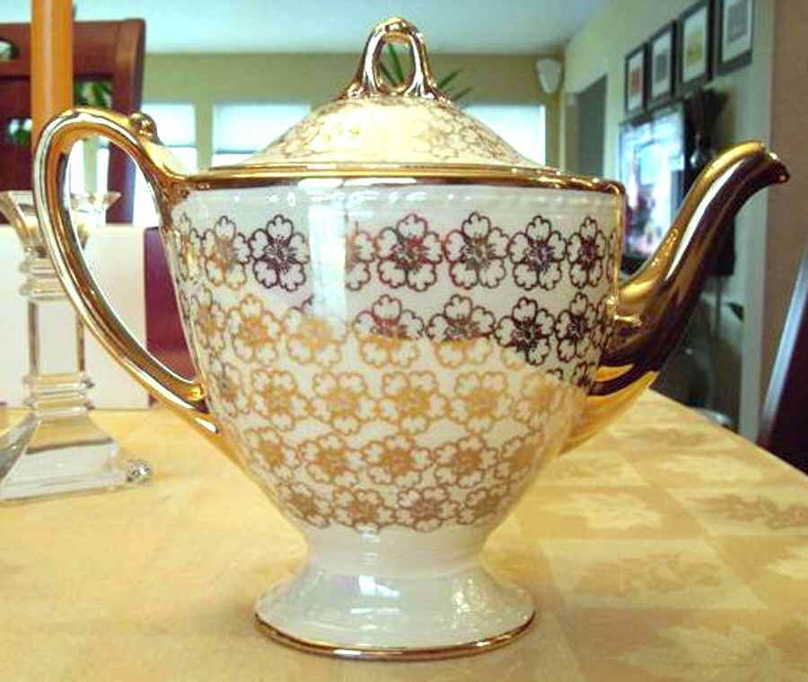 HLC3106 Teapot & Lid by Homer Laughlin -1