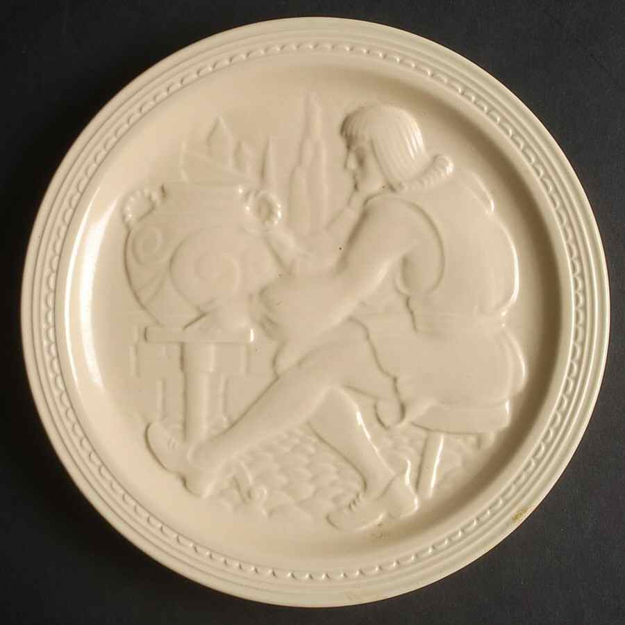 World's Fair Plates & Pitchers 1939 Collector Plate by Homer Laughlin -1