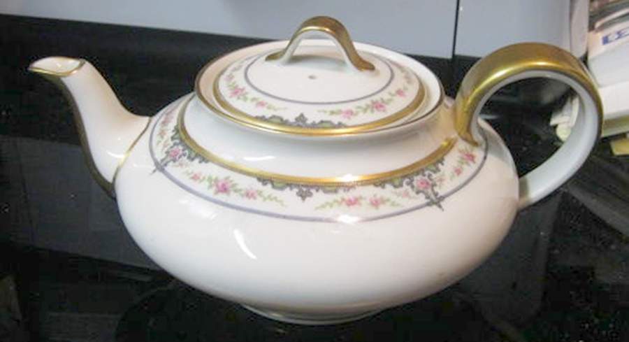 Schleiger 618-1 Teapot & Lid by Haviland-1