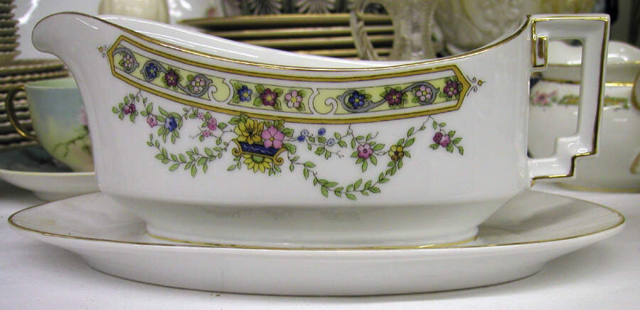 10818 Gravy Boat with Attached Underplate by Heinrich - H&C-1