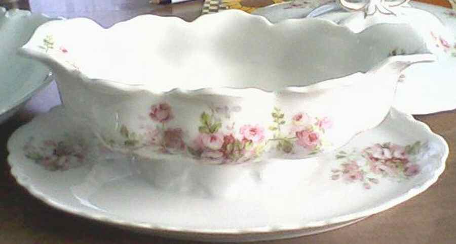 HC717 Gravy Boat with Attached Underplate by Heinrich - H&C-1