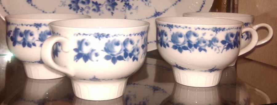 Petals Collection Flat Cup by Graf Von Henneberg-1