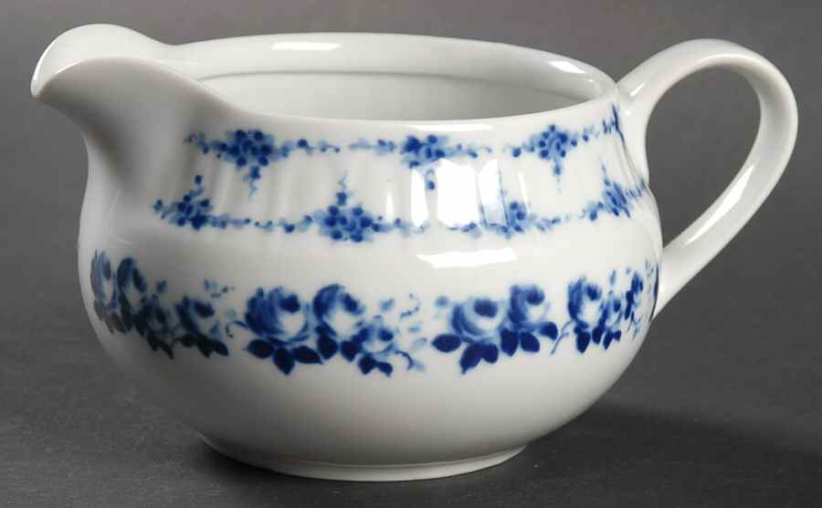 Petals Collection Gravy Boat by Graf Von Henneberg-1