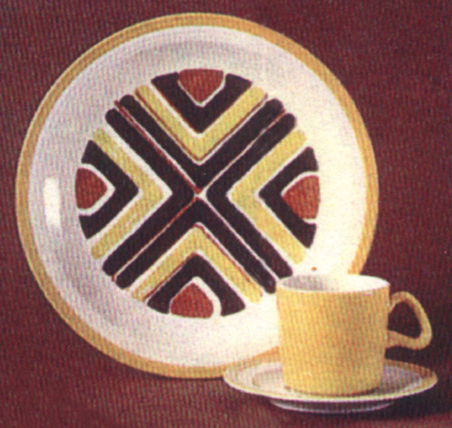 Contemporary Dinner Plate by Homer Laughlin -1