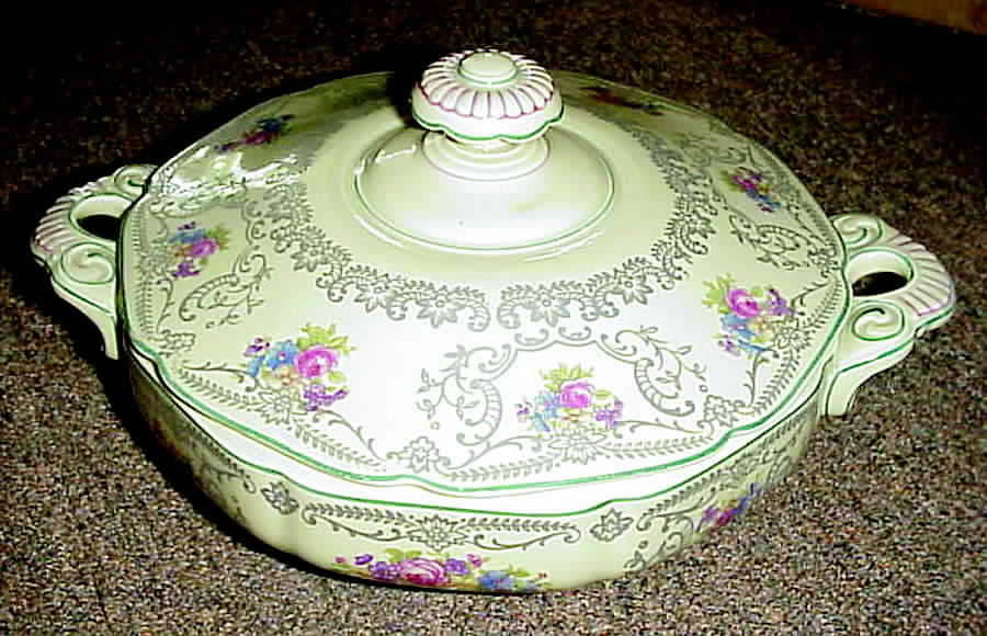 HC733 Round Covered Vegetable by Heinrich - H&C-1