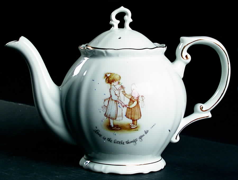 Holly Hobbie Teapot & Lid by Holly Hobbie-1
