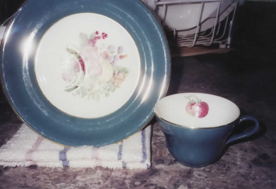 HAR98 Snack Plate & Cup Set by Harker-1
