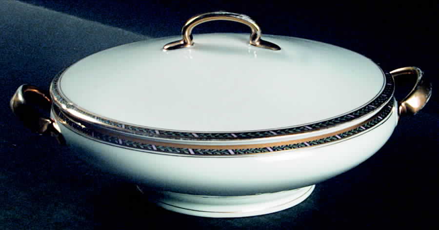 HUT1157 Round Covered Vegetable by Hutschenreuther-1