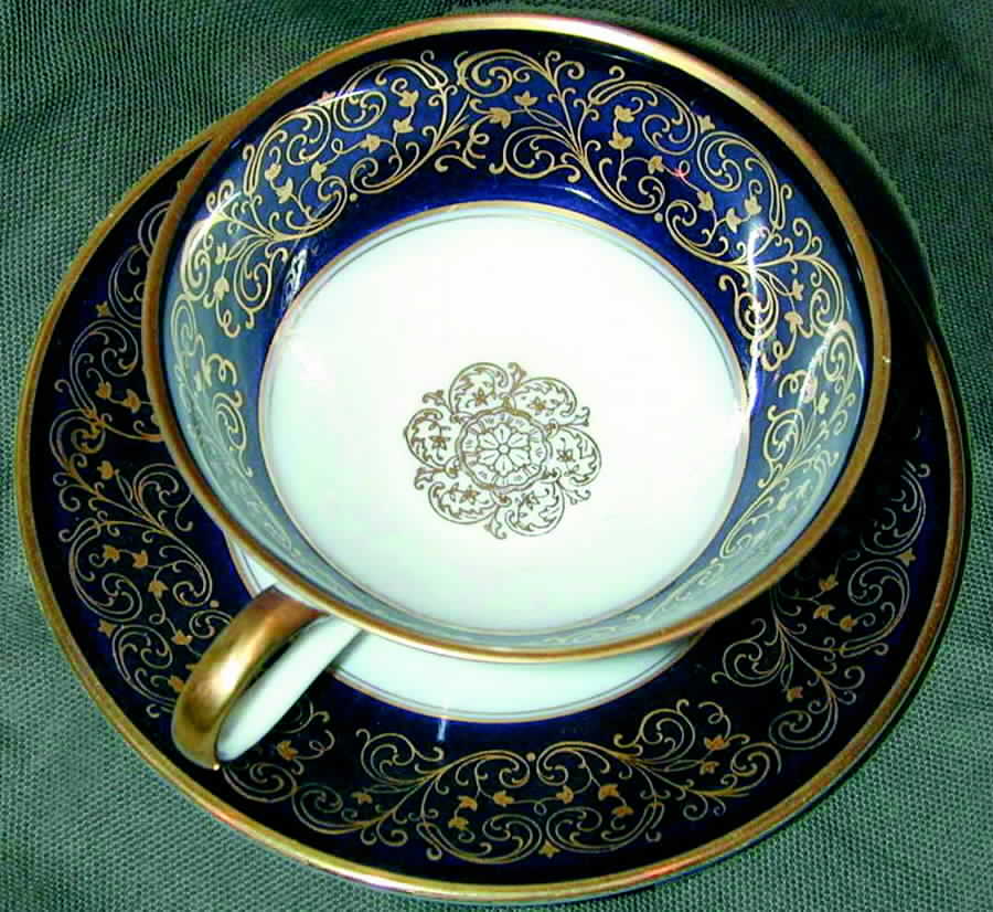 HUT1166 Footed Cup & Saucer Set by Hutschenreuther-1
