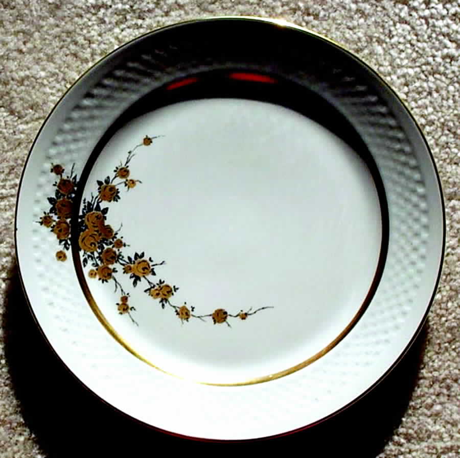 HEP38 Dinner Plate by Graf Von Henneberg-1