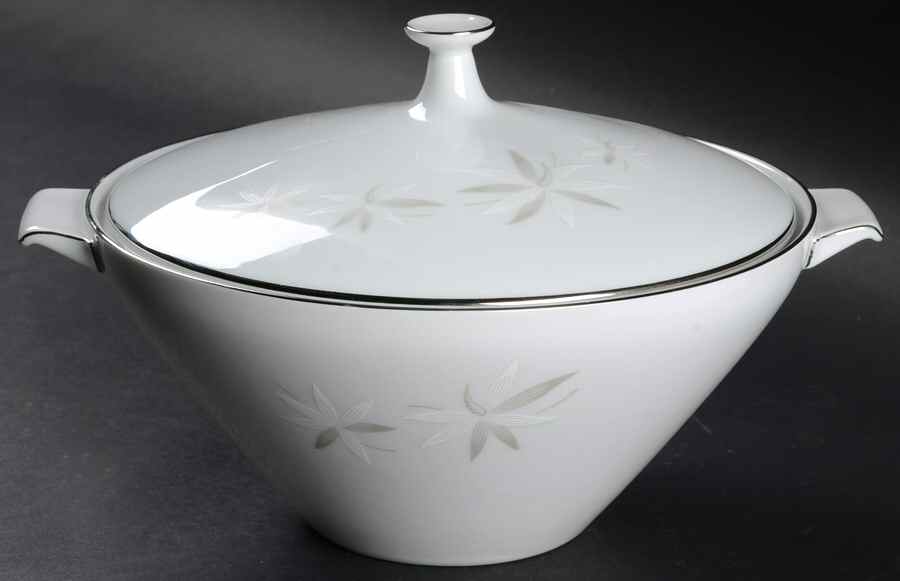 HC753 Round Covered Vegetable by Heinrich - H&C-1