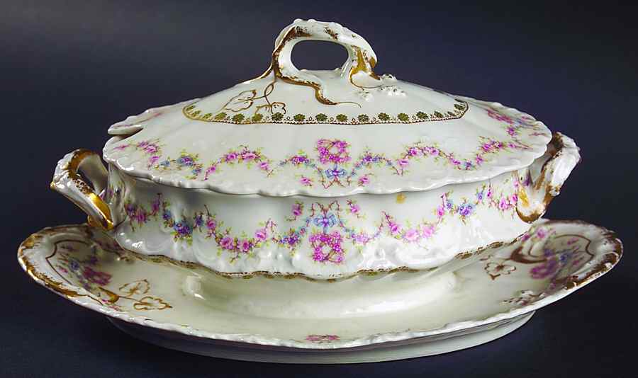 Schleiger 597-2 Gravy Boat with Attached Underplate by Haviland-1