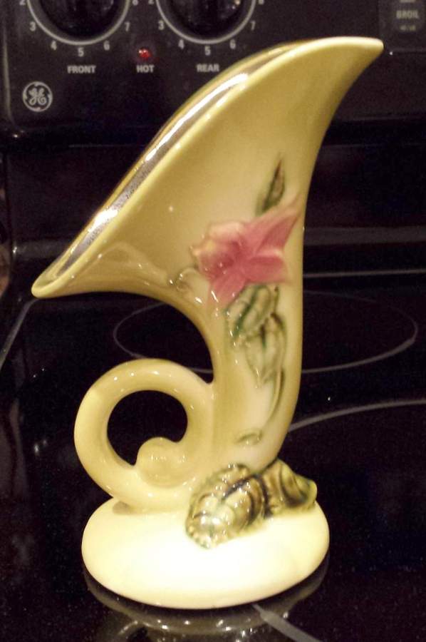 Woodland Chartreuse Green (Glossy) Cornucopia by Hull-1