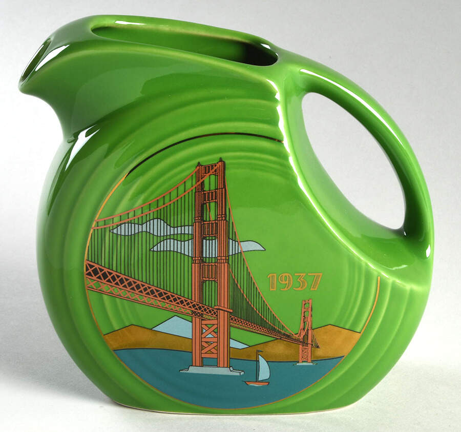 Fiesta Shamrock Green (Intro 2003) 32 Oz Collector Club Pitcher by Homer Laughlin -1