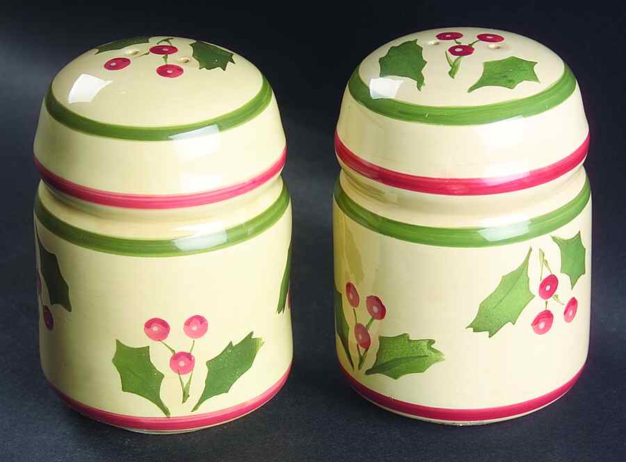Victorian Holly Salt & Pepper Set by Home-1