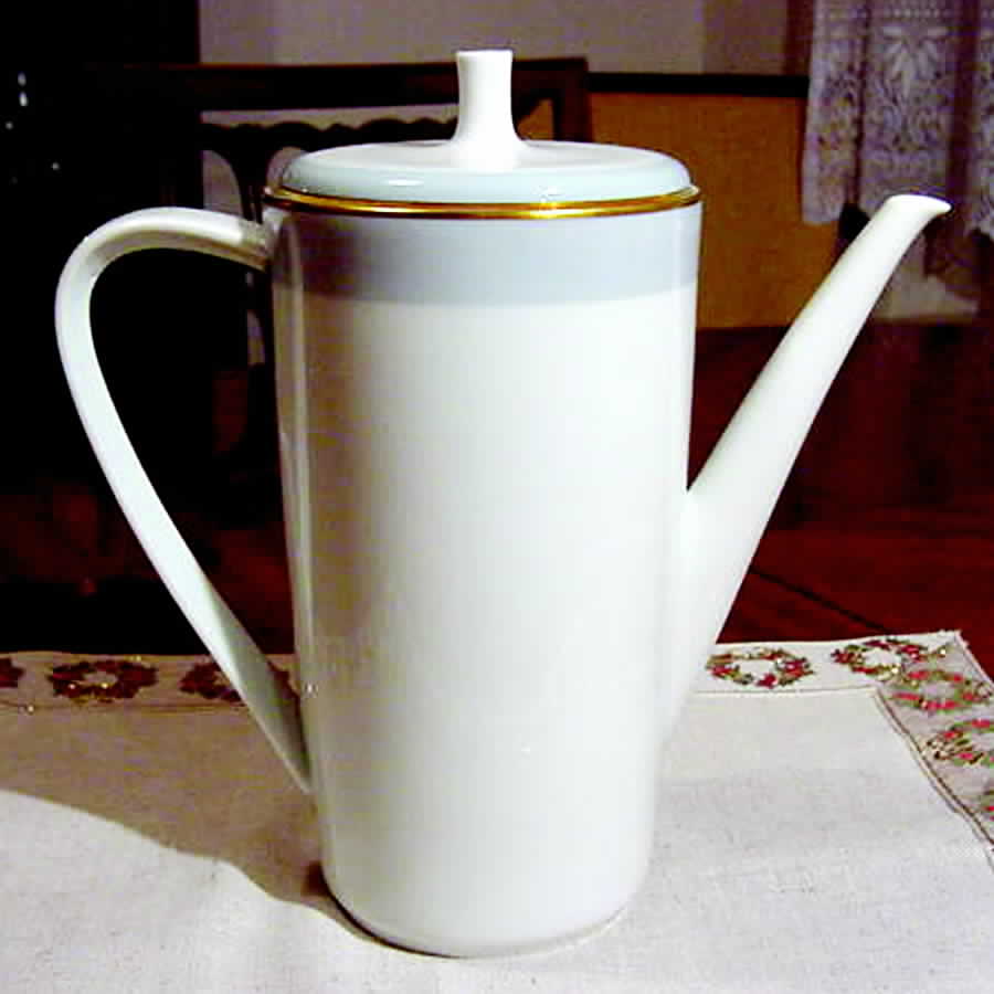 9827 Coffee Pot & Lid by Hutschenreuther-1