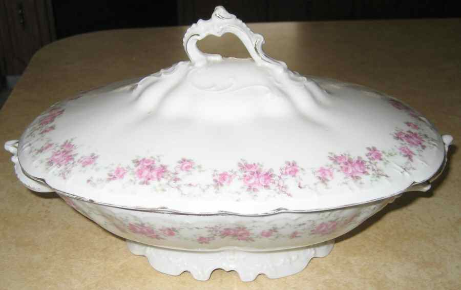 9330 Round Covered Vegetable by Habsburg-1