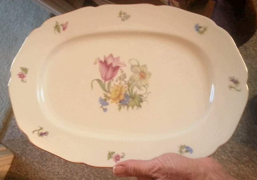 02705 12" Oval Serving Platter by Hutschenreuther-1