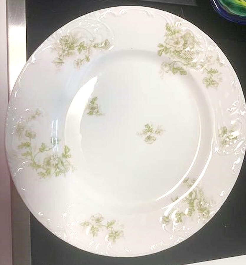 Schleiger 466-2 Dinner Plate by Haviland-1