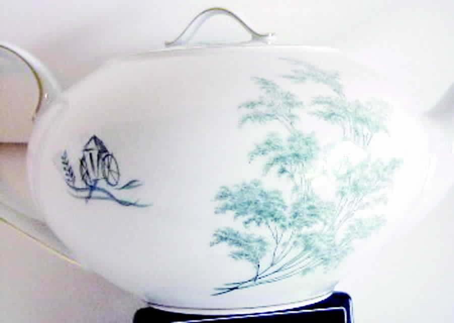 02993 Teapot & Lid by Hutschenreuther-1
