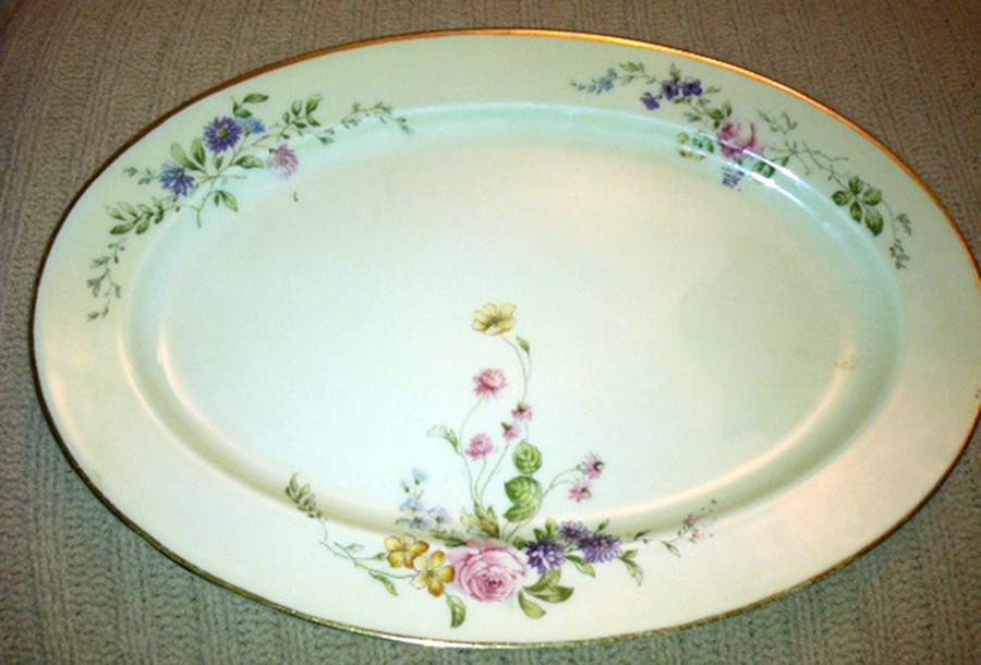 HUT1256 (IVORY) 14" Oval Serving Platter by Hutschenreuther-1