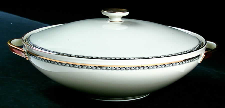 16352 Round Covered Vegetable by Heinrich - H&C-1