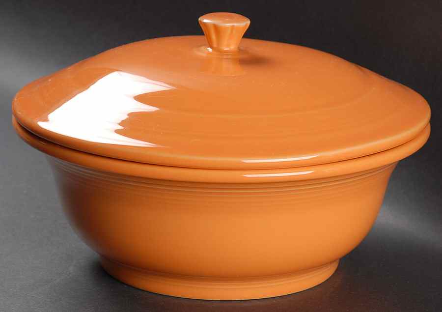 Fiesta Tangerine (Intro 2003) 2 Qt Round Covered Casserole (MB 9 Base) by Homer Laughlin -1