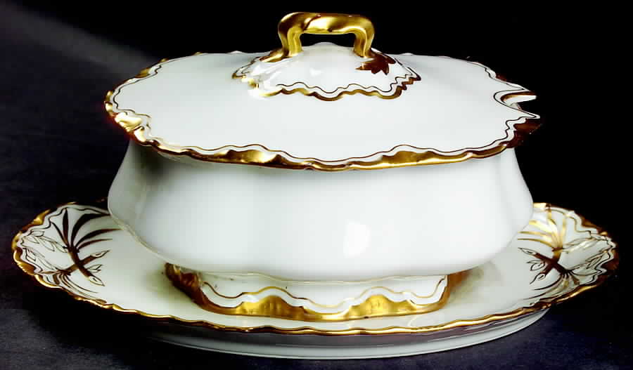 H2660 Gravy Boat w/Attached Underplate & Lid by Haviland-1