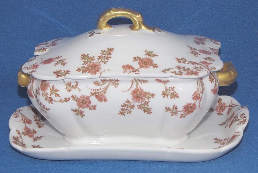 Schleiger 722-1 Sauce Boat with Attached Underplate & Lid by Haviland-1