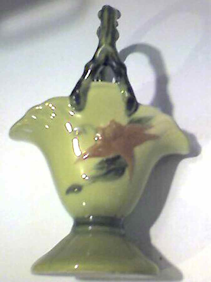 Woodland Chartreuse Green (Matte) 8" Handled Basket by Hull-1